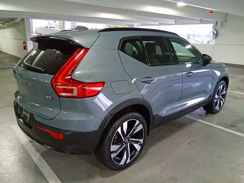 Used 2023 Volvo XC40 B5 Ultimate w/ Protection Package Premier image 7