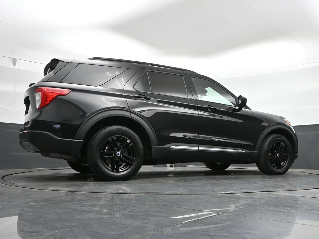 Used 2023 Ford Explorer XLT w/ Equipment Group 202A AWD/4WD image 43