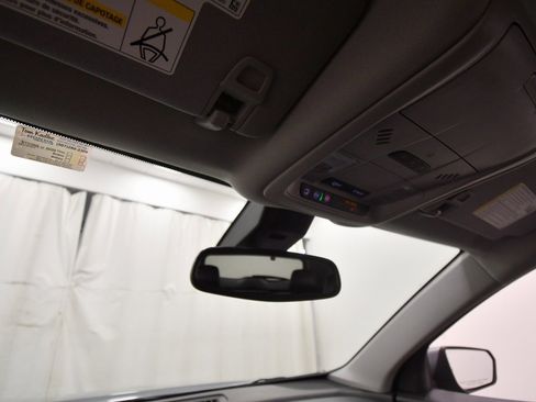 Used 2024 GMC Terrain SLT image 27