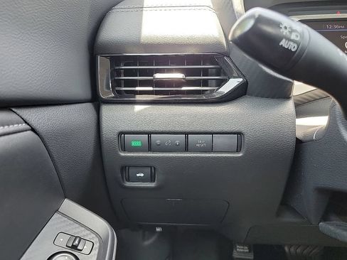 Used 2024 Nissan Sentra SV FWD image 14