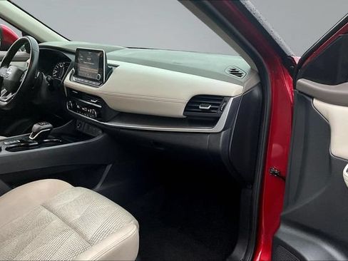 Used 2025 Nissan Rogue SV AWD/4WD image 26
