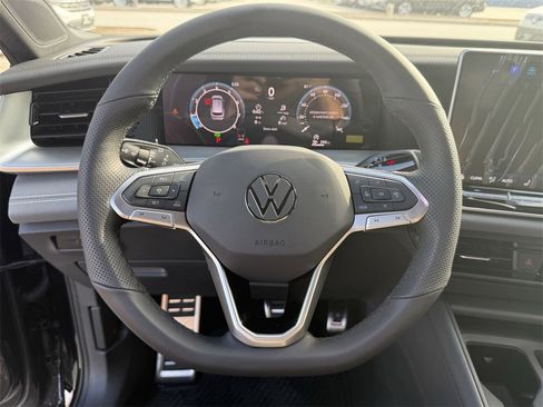 New 2026 Volkswagen Tiguan SE R-Line image 14