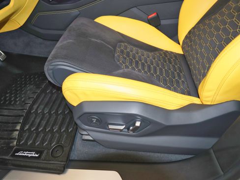 Used 2022 Lamborghini Urus image 23