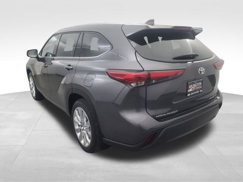 Used 2023 Toyota Highlander Limited image 9