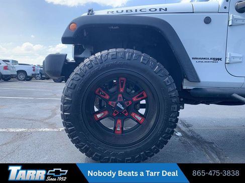 Used 2018 Jeep Wrangler Unlimited Rubicon w/ Connectivity Group AWD/4WD image 16