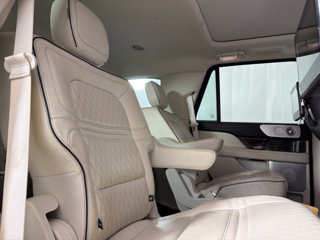 Used 2021 Lincoln Navigator Black Label w/ Special Edition Package AWD/4WD image 37