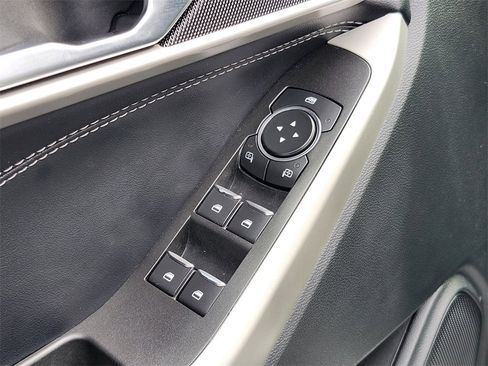 Used 2022 Ford Explorer XLT image 18