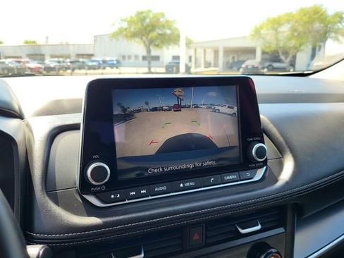 Used 2025 Nissan Rogue SV AWD/4WD image 7