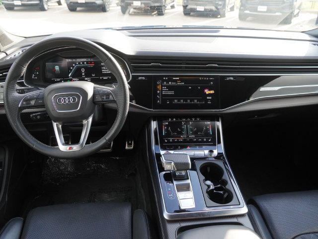 Used 2025 Audi SQ7 Prestige AWD/4WD image 14