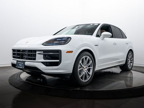 Certified 2026 Porsche Cayenne E-Hybrid image 1