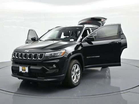 Used 2025 Jeep Compass Latitude w/ Convenience Group image 31