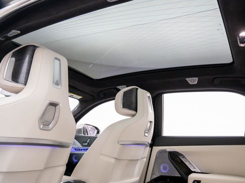 Certified 2023 BMW i7 xDrive60 w/ Executive Package 2 image 18