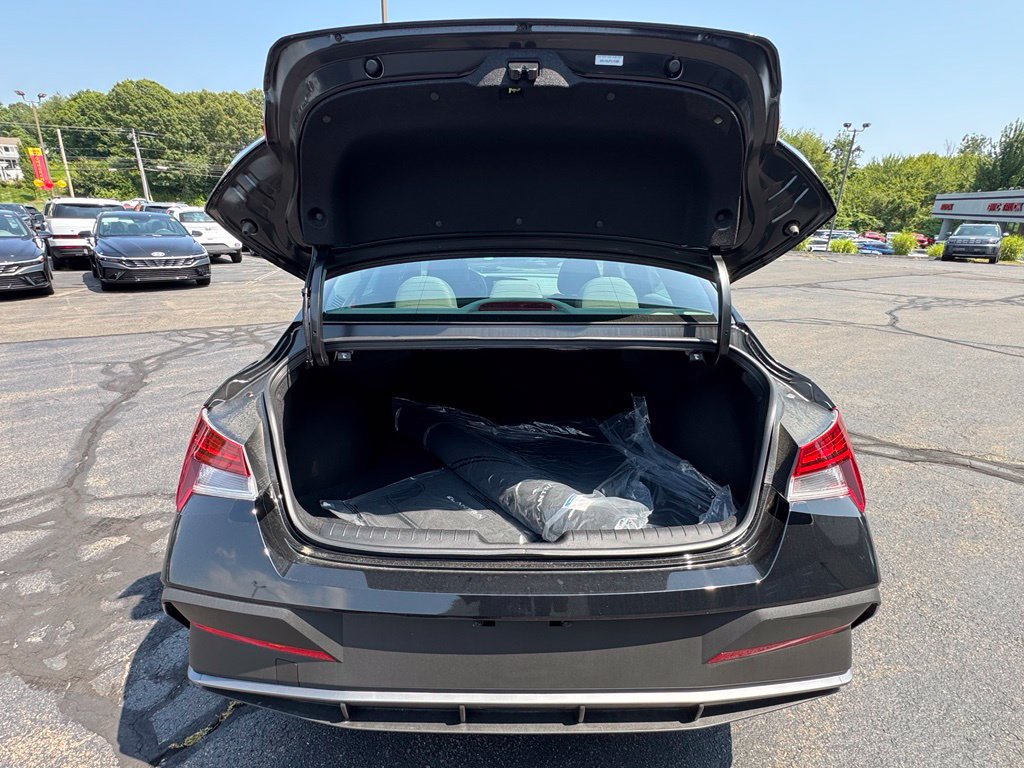 New 2026 Hyundai Elantra SEL FWD image 21