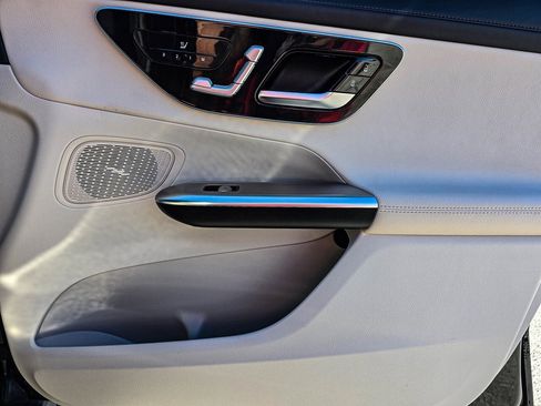 Used 2024 Mercedes-Benz GLC 300 GLC 300 image 38