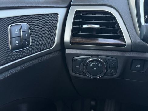 Used 2015 Ford Fusion SE w/ Equipment Group 202A FWD image 19
