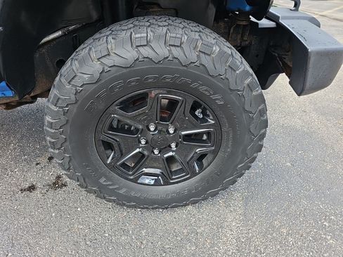 Used 2015 Jeep Wrangler Sport AWD/4WD image 9