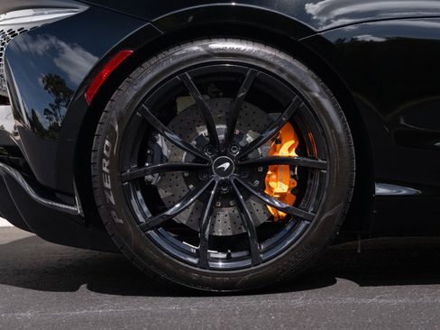 Used 2023 McLaren Artura RWD image 18