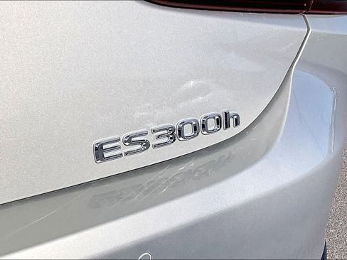 Used 2025 Lexus ES 300h w/ Accessory Package (Z2) FWD image 29