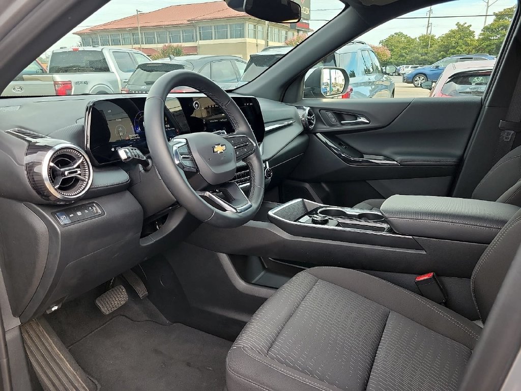 Used 2026 Chevrolet Equinox LT AWD/4WD image 14