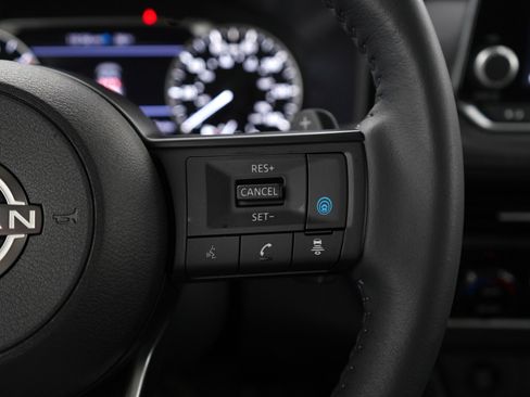 Used 2024 Nissan Rogue SV w/ SV Premium Package image 27