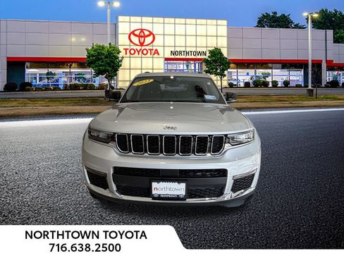 Used 2023 Jeep Grand Cherokee L Limited AWD/4WD image 5