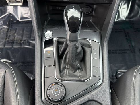 Used 2022 Volkswagen Tiguan SE R-Line AWD/4WD image 18