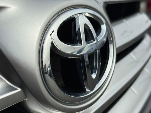 Used 2012 Toyota Highlander Limited w/ Tow Pkg image 5