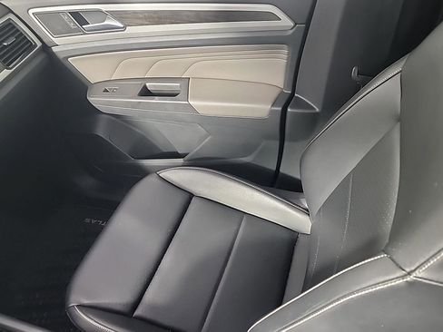 Used 2022 Volkswagen Atlas SE w/ Panoramic Sunroof Package image 22