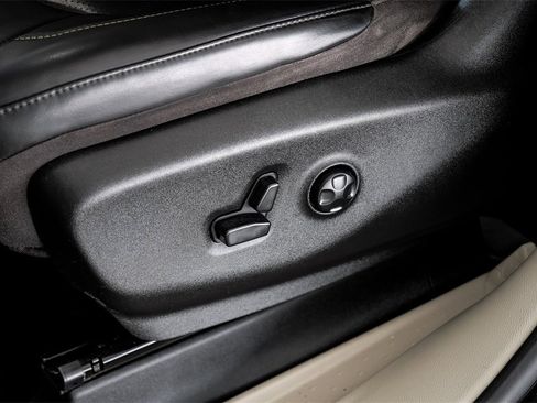 Used 2020 Chrysler Voyager Lxi image 30