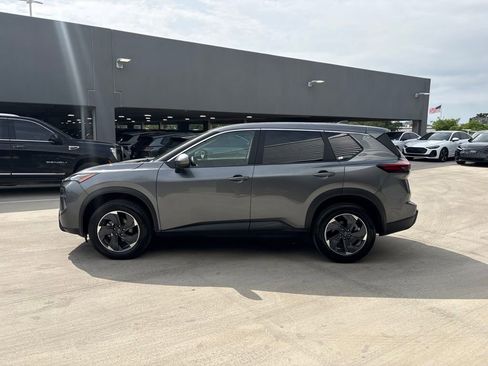 Used 2025 Nissan Rogue SV FWD image 9