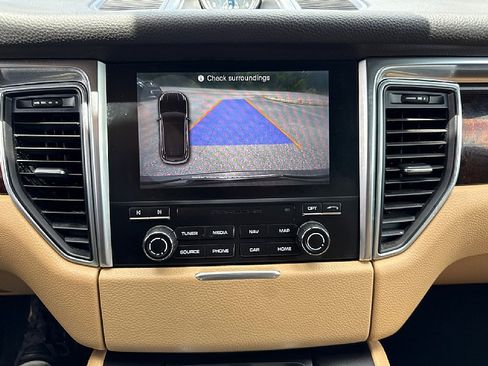 Used 2018 Porsche Macan S image 22