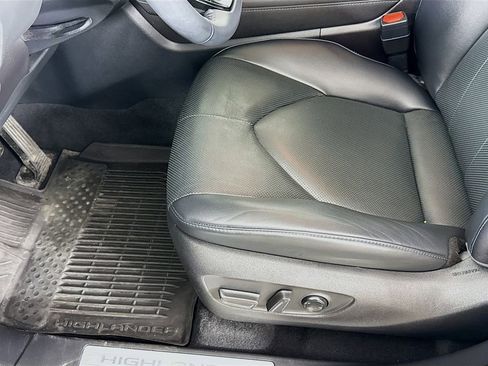 Certified 2022 Toyota Highlander Limited image 19