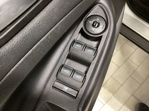 Used 2017 Ford Escape SE image 18