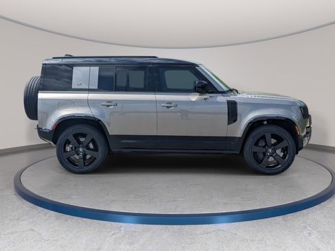 Certified 2024 Land Rover Defender 110 X-Dynamic SE AWD/4WD image 4