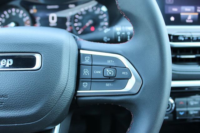 Used 2025 Jeep Compass Trailhawk AWD/4WD image 26