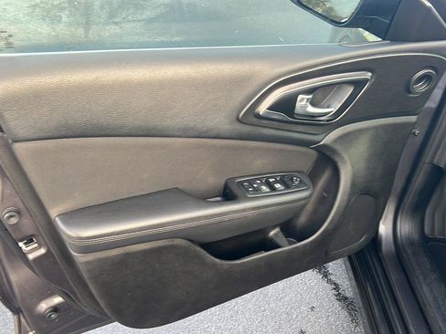 Used 2016 Chrysler 200 Limited image 16