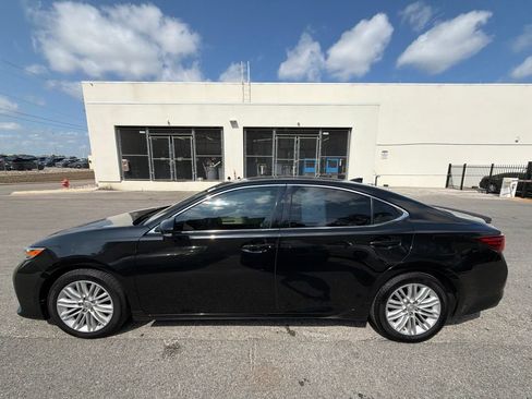 Used 2016 Lexus ES 350 w/ Premium Package w/Wood Trim FWD image 2