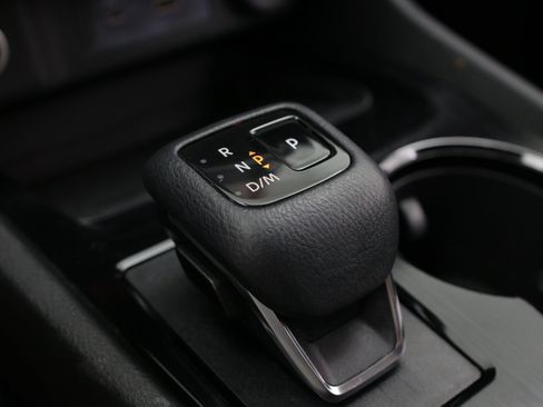 Used 2021 Nissan Rogue S FWD image 19
