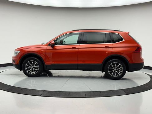 Used 2019 Volkswagen Tiguan SE w/ Panoramic Sunroof Package image 2