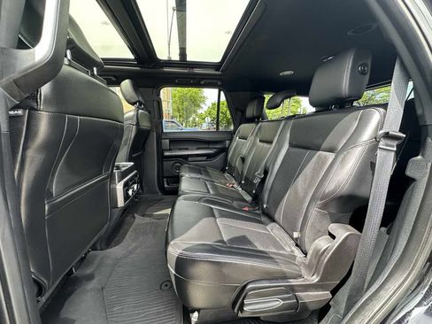 Used 2020 Ford Expedition XLT w/ Equipment Group 202A AWD/4WD image 17