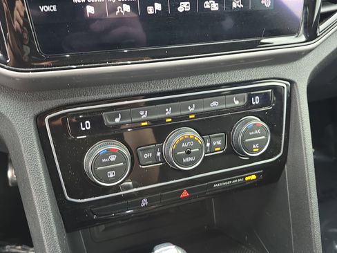 Used 2020 Volkswagen Atlas Cross Sport SEL R-Line image 23