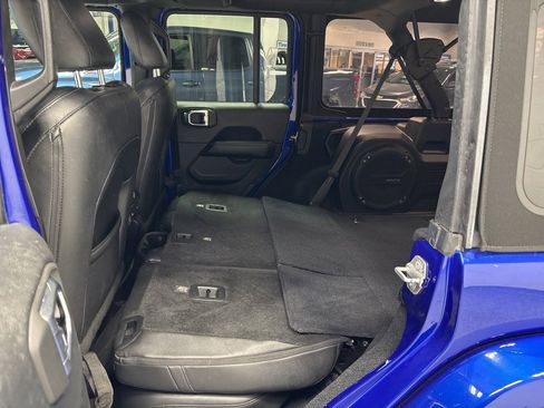 Used 2018 Jeep Wrangler Unlimited Sahara image 30