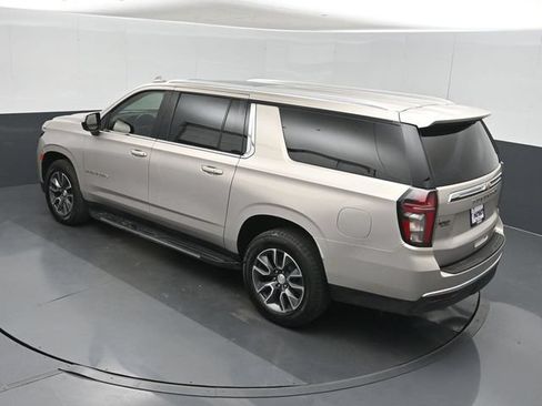 Used 2021 Chevrolet Suburban LT w/ Rear Media and Nav Package AWD/4WD image 40