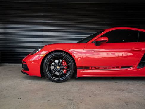 Certified 2018 Porsche 718 Cayman GTS RWD image 9