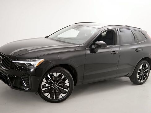 Used 2026 Volvo XC60 B5 Plus AWD/4WD image 3