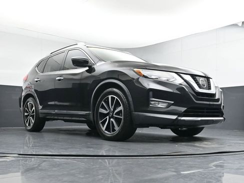 Used 2017 Nissan Rogue SL w/ SL Premium Package image 32