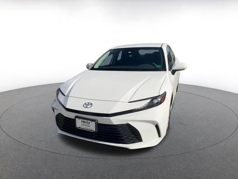 Used 2025 Toyota Camry LE image 7