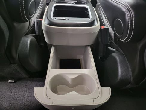 Used 2024 Chrysler Pacifica Touring-L image 21