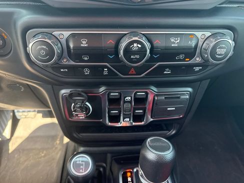 Used 2023 Jeep Gladiator Sport AWD/4WD image 11