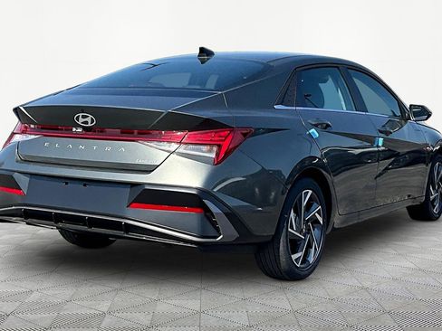 New 2026 Hyundai Elantra Limited FWD image 7